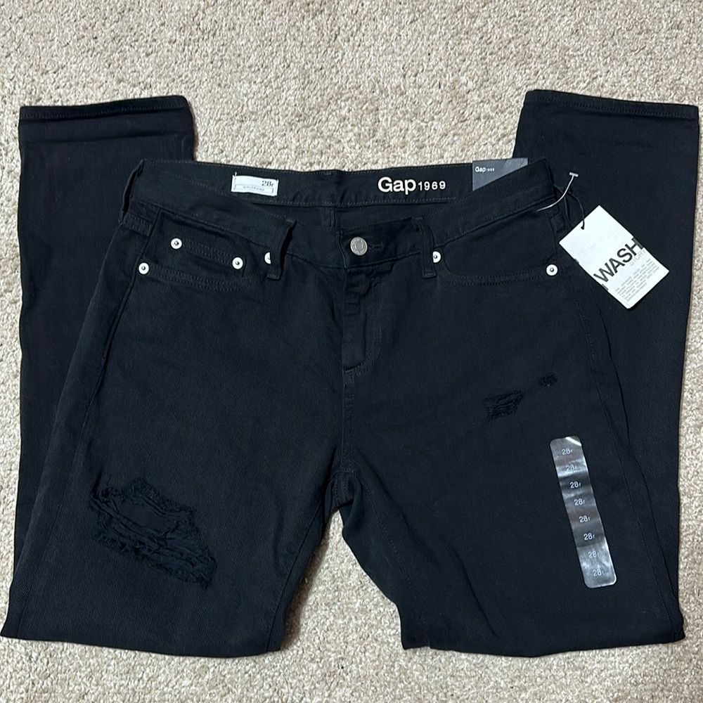 NWT Gap Girlfriend style black distressed jeans, size 28R